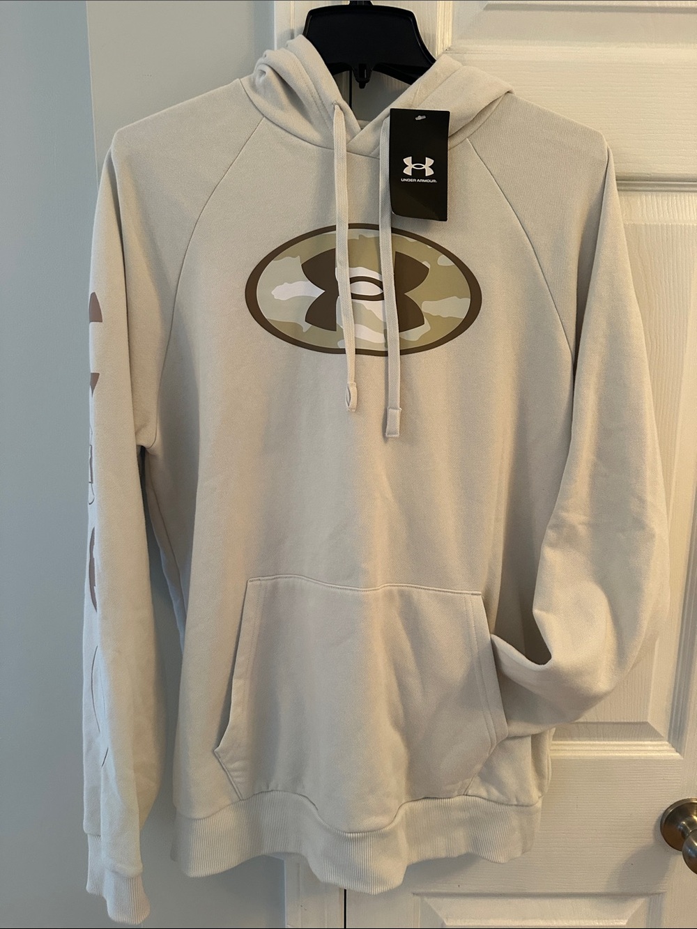 Under Armour Men's (new!) Rival Graphic Hoodie in Beige with Camo Logo- Size M